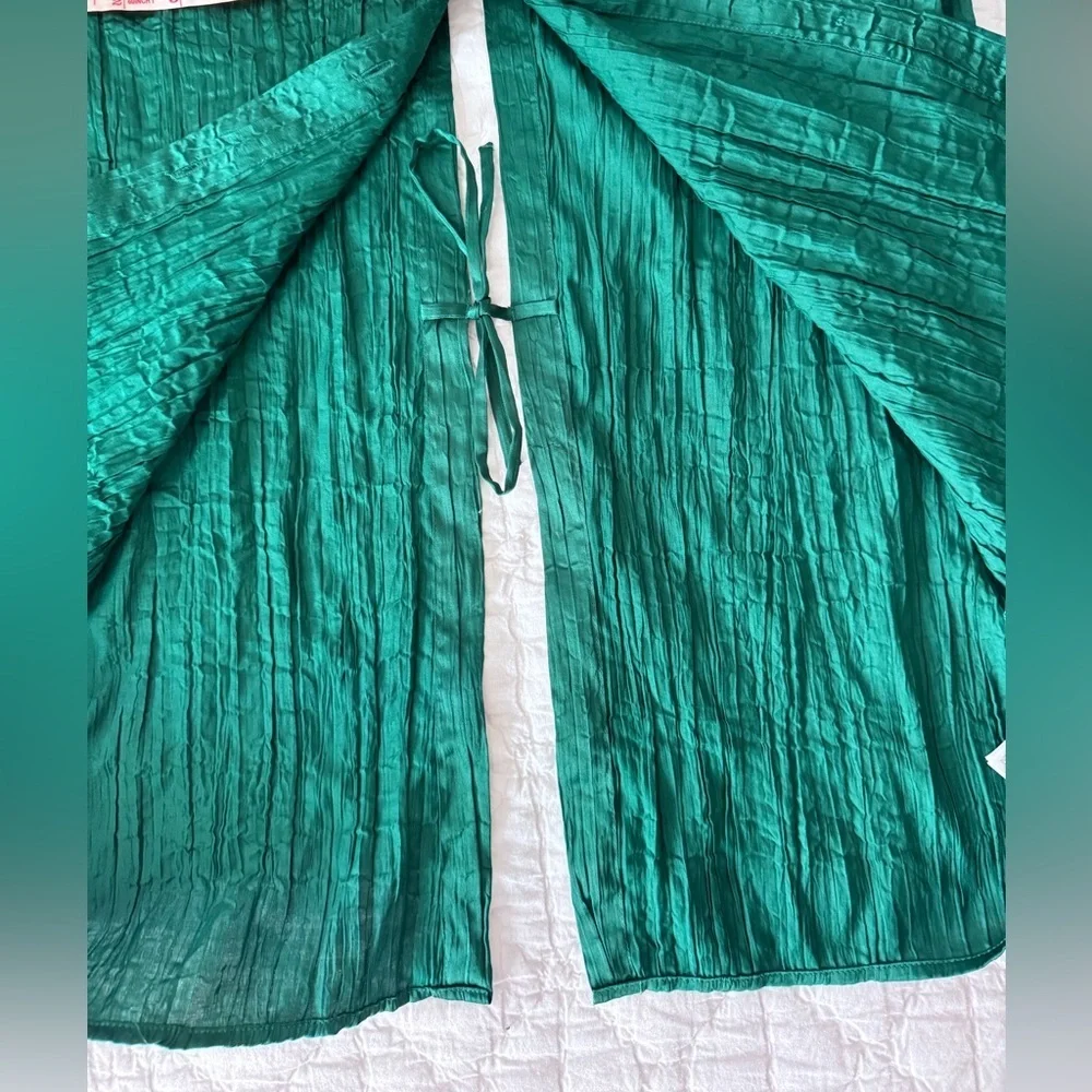 & Other Stories Green Long Sleeve Top with Open Back in sz. 4 - Picture 11 of 12